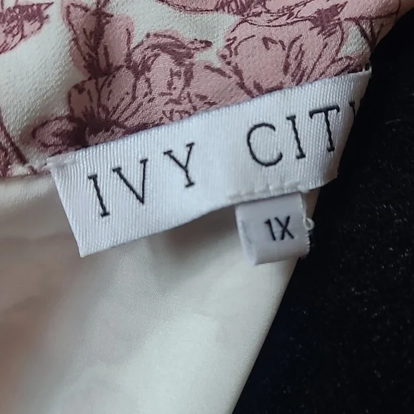 Ivy City Co Brynley Dress in Pink Size 1X - Picture 7 of 11